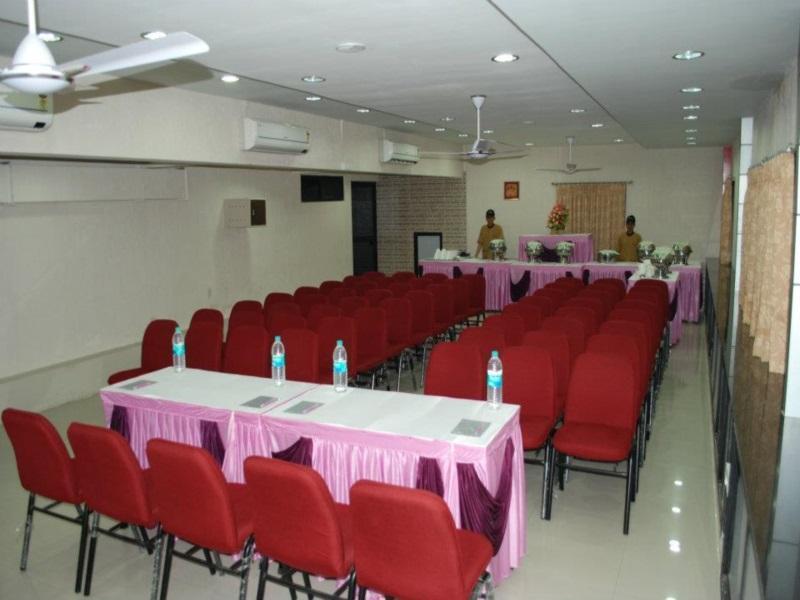 Hotel Rudra Regency Ahmedabad Bagian luar foto