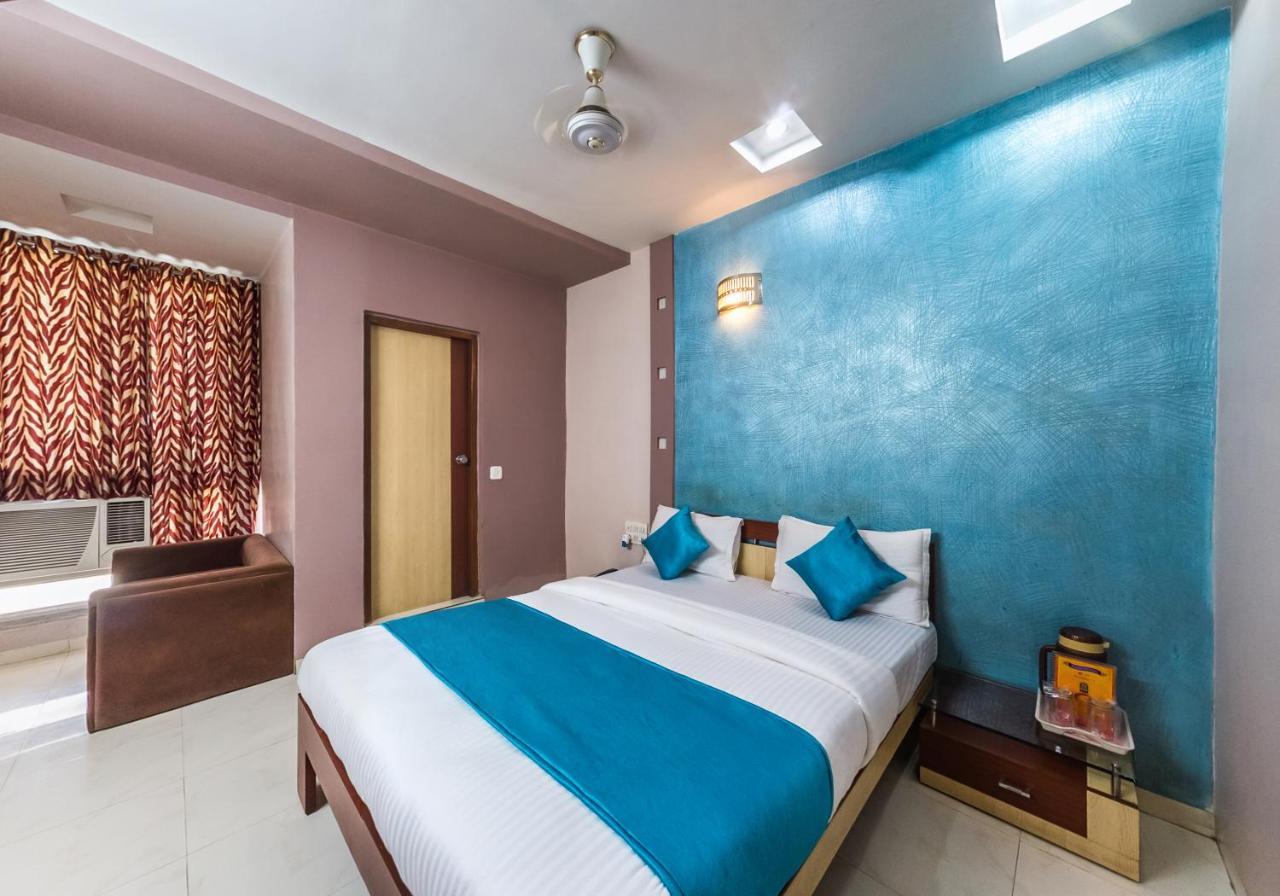 Hotel Rudra Regency Ahmedabad Bagian luar foto